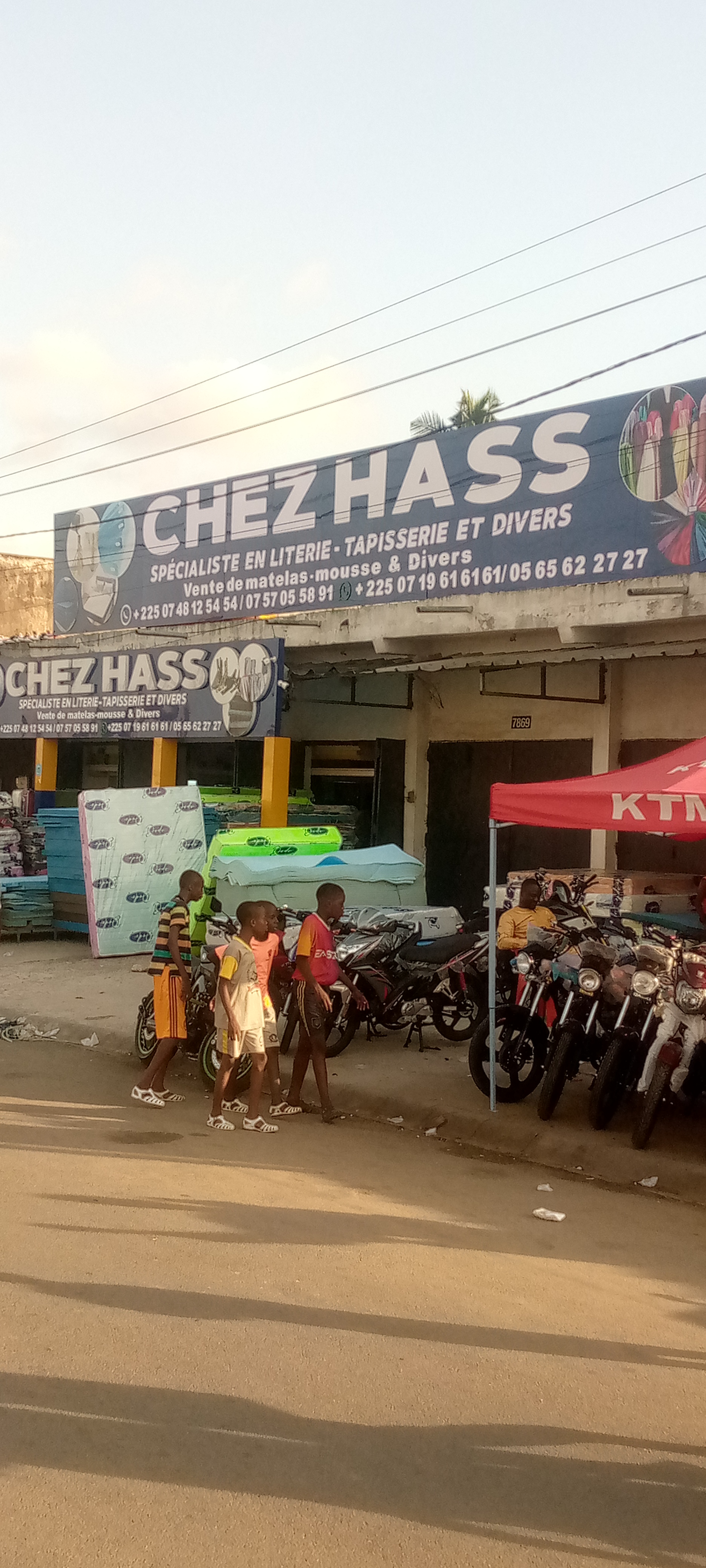 CHEZ HASS