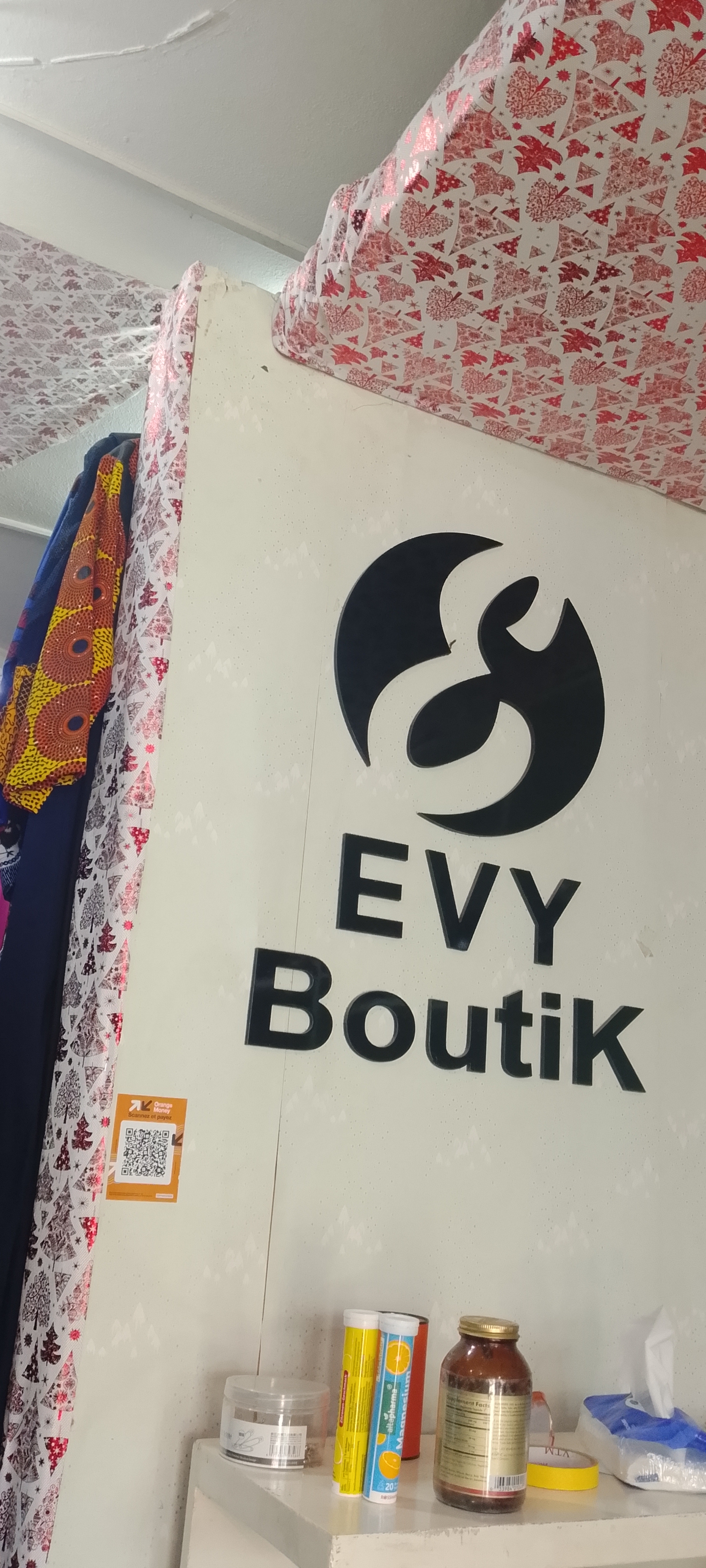EVI  BOUTTIK