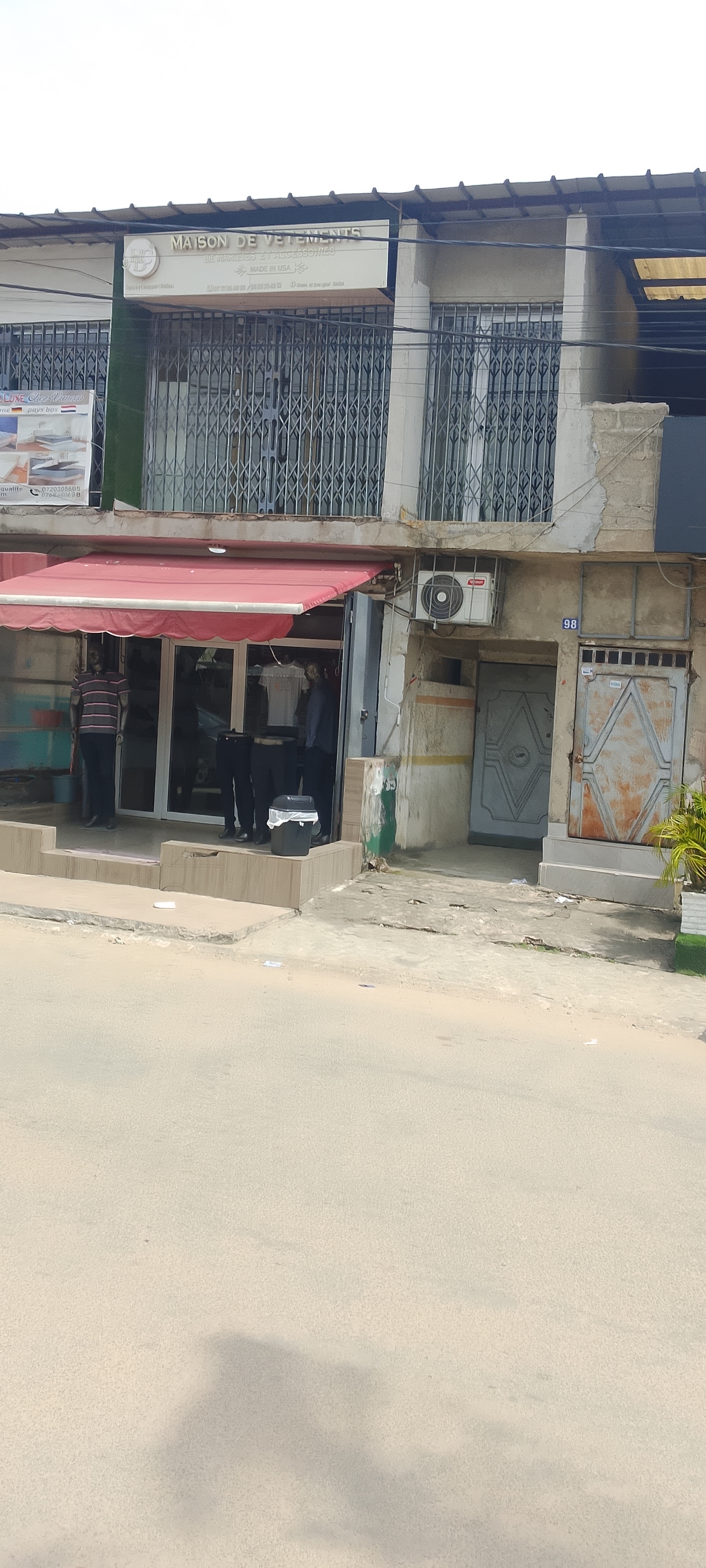 MAISON DE VÃªTEMENTS