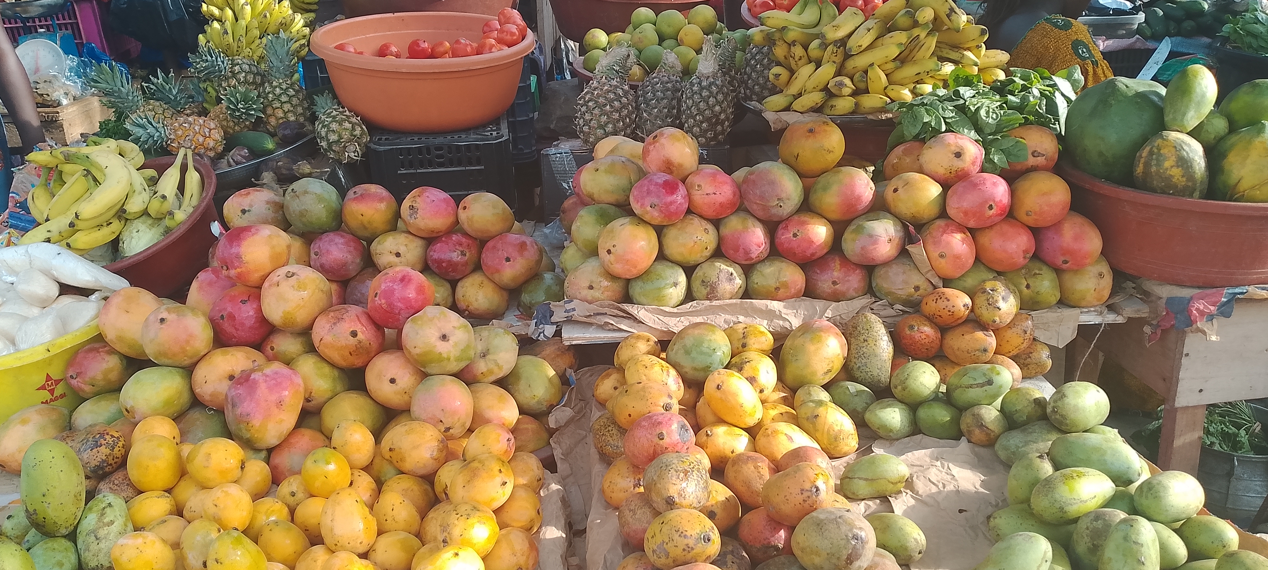 AU MARCHÃ© DE MAMAN EMI