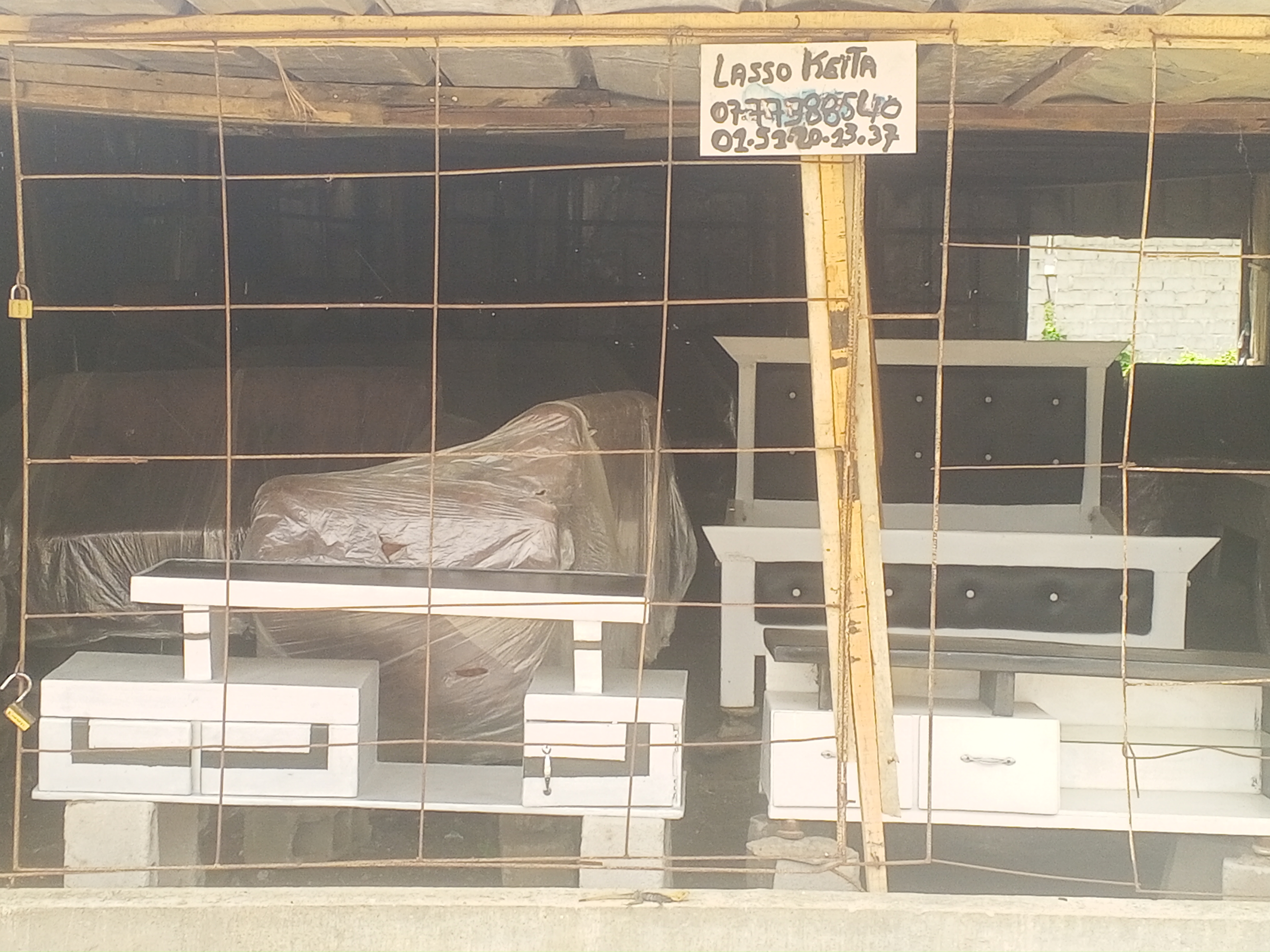 MEUBLE CHEZ LASSO KEITA