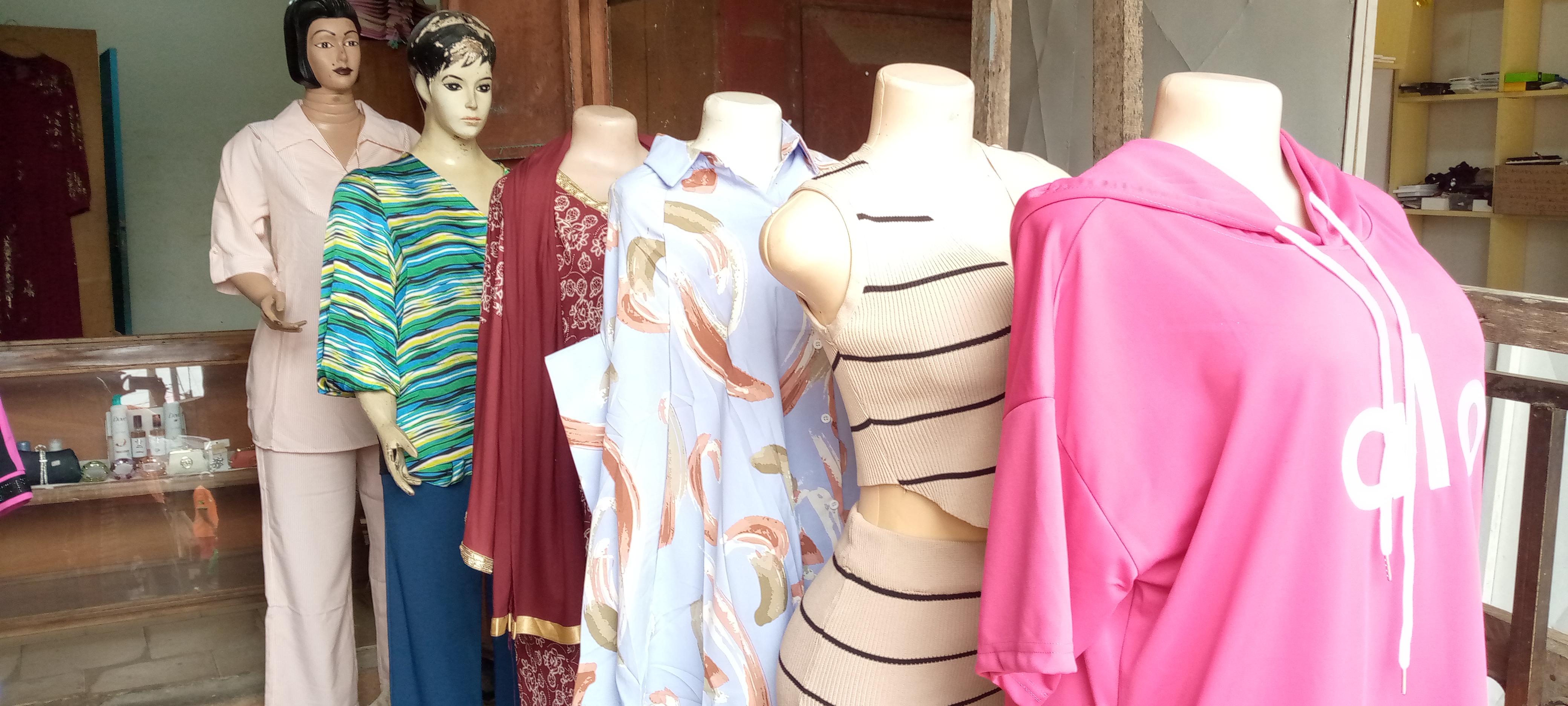 VENTE DE VÃªTEMENTS POUR FEMMES