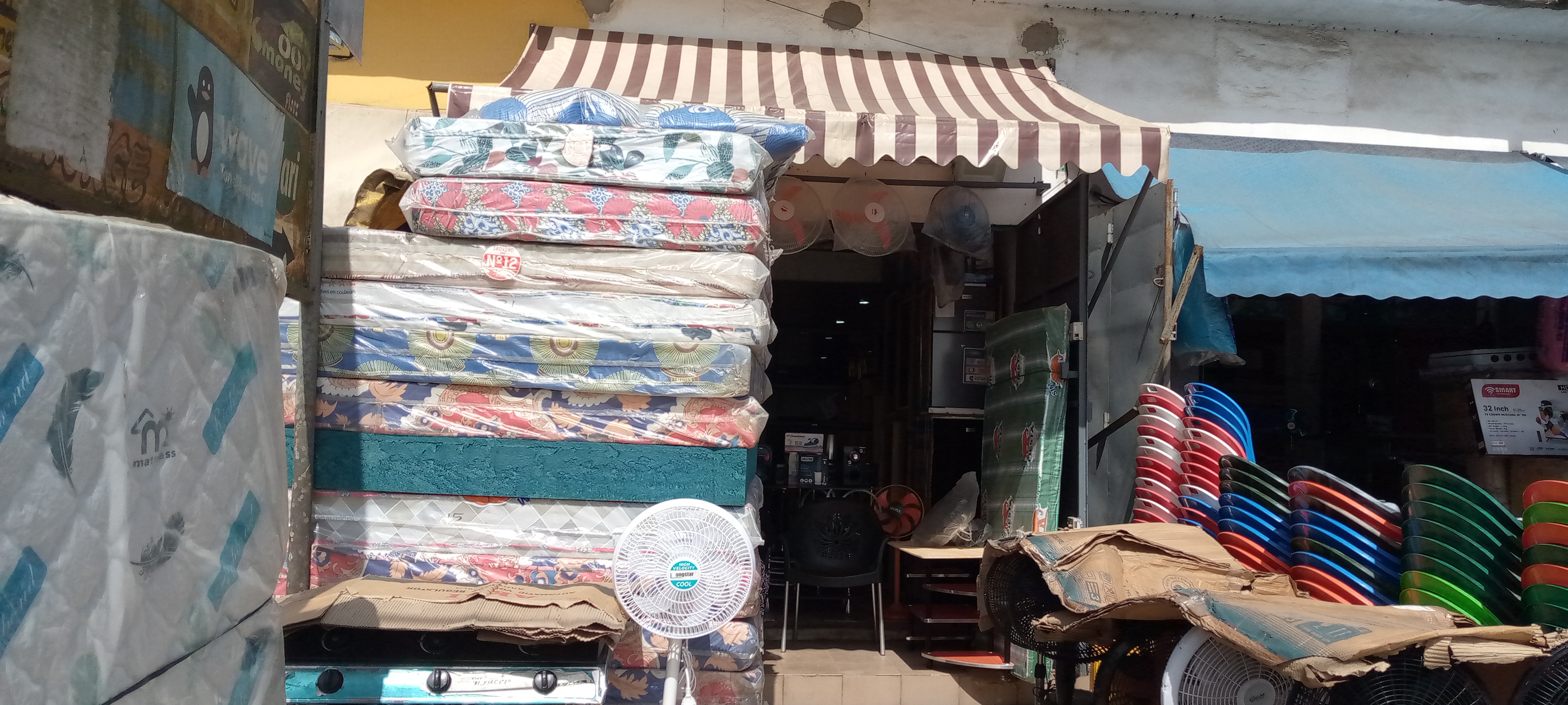 MAGASIN DE VENTE D'ARTICLES DIVERS