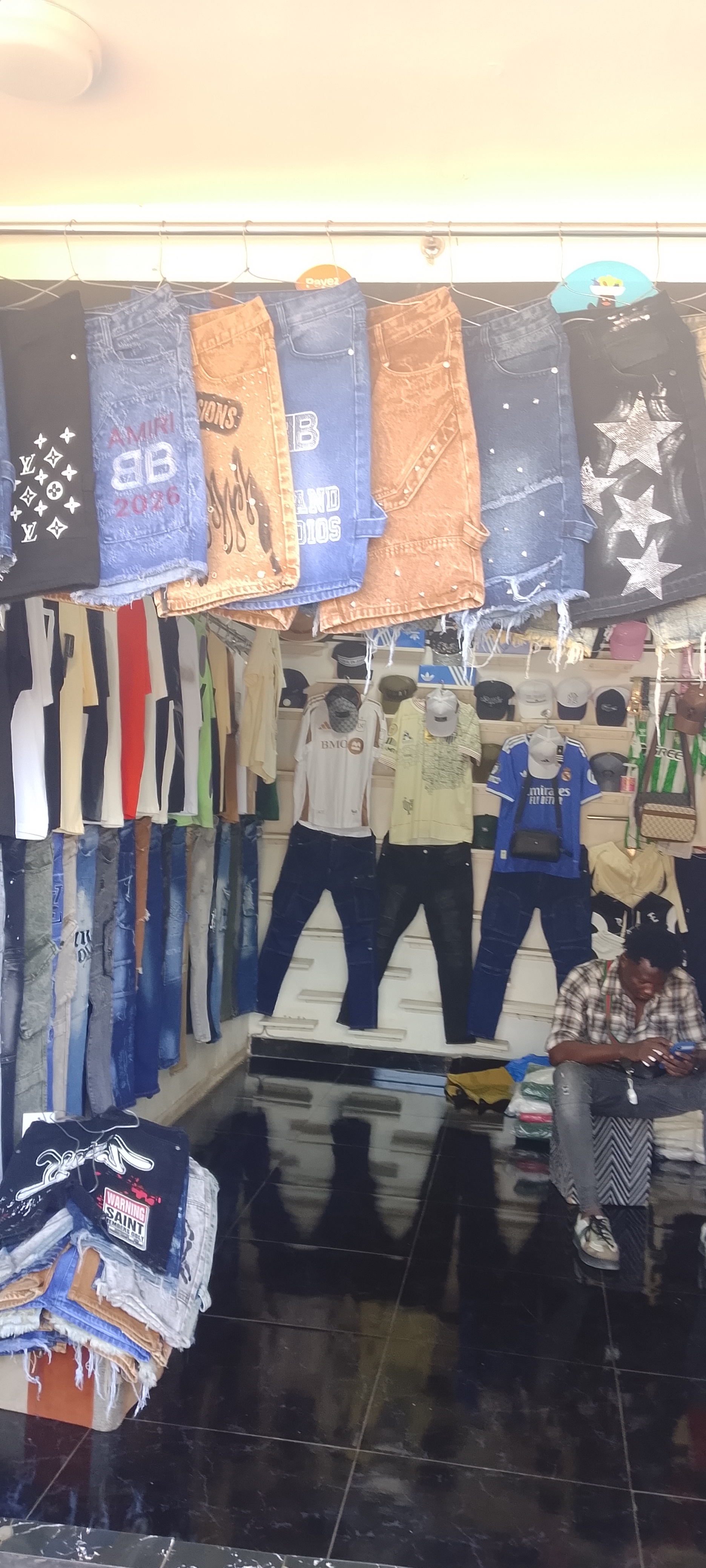 CHEZ  CAMARA FASHION