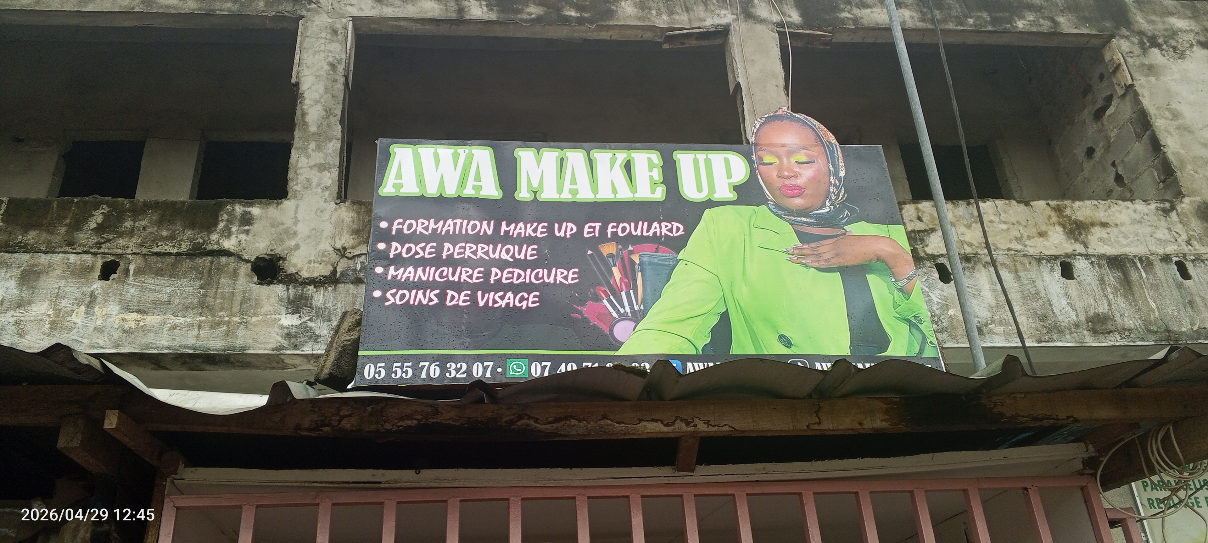 AWA MAKE UP