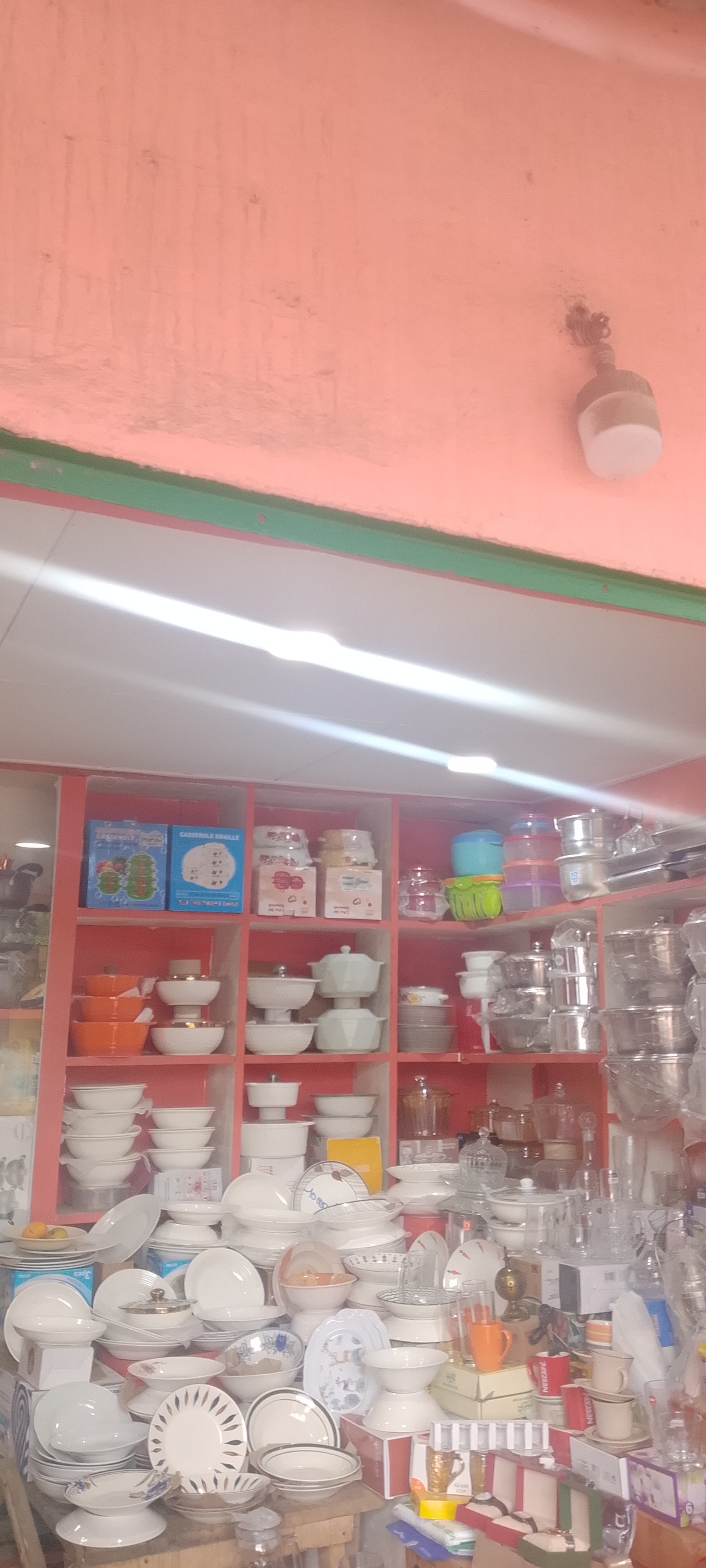 CHEZ MME NUSIRAT